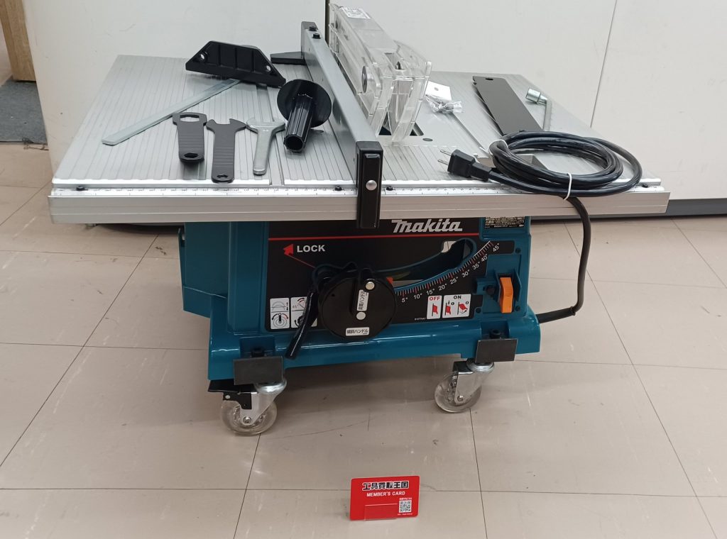 引き取り限定】中古品 makita マキタ製 100V 255mm マルノコ盤 2703【 群馬県伊勢崎市】 工具買取王国東大阪308号店】makita マキタ 255mmマルノコ盤 2703