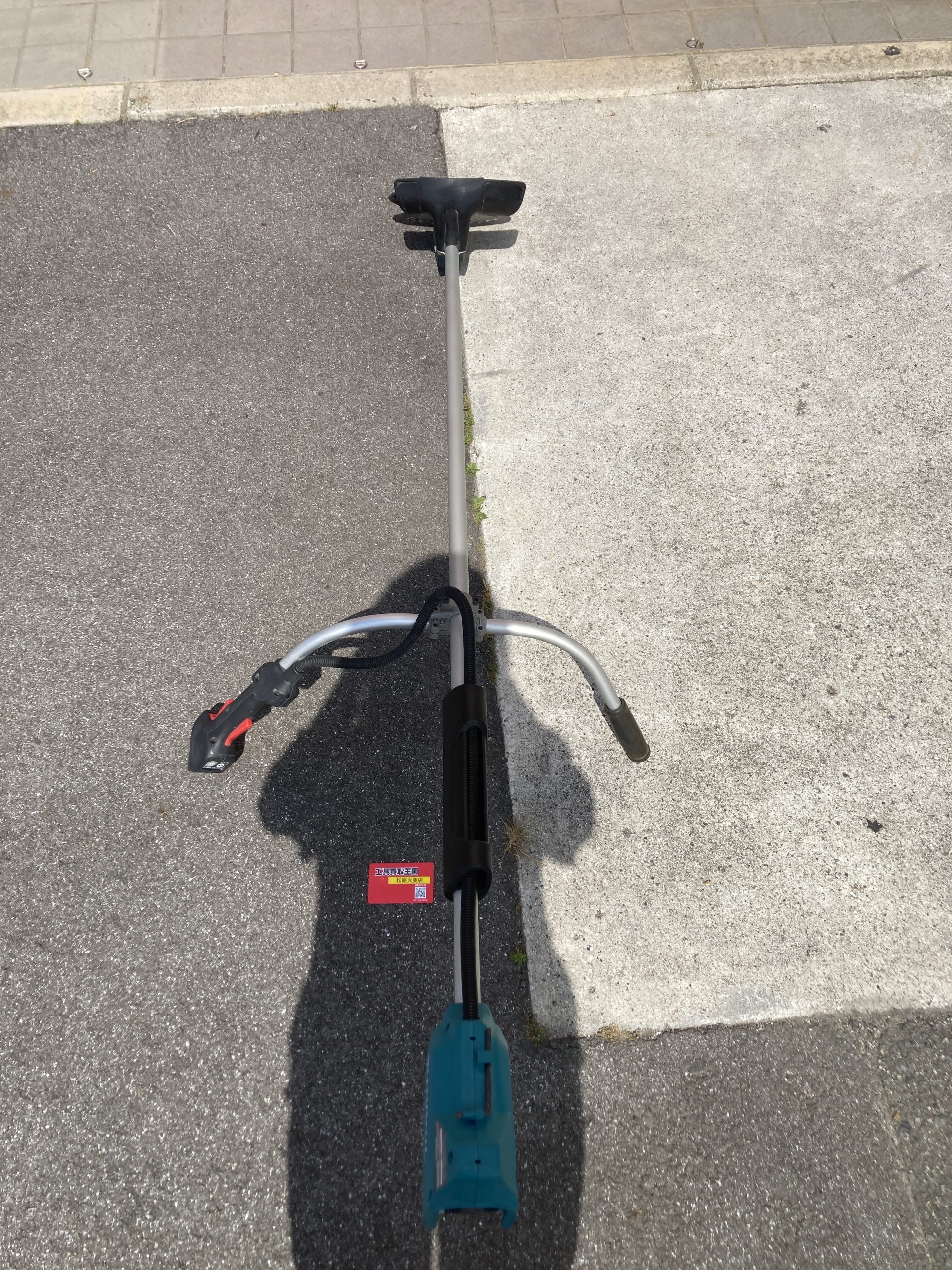モリーズプロ 4点 セット売り まとめ買い 新品 買取実績】makita 草刈り機 MUR185UDRFフルセット(3.0Ahバッテリー×1