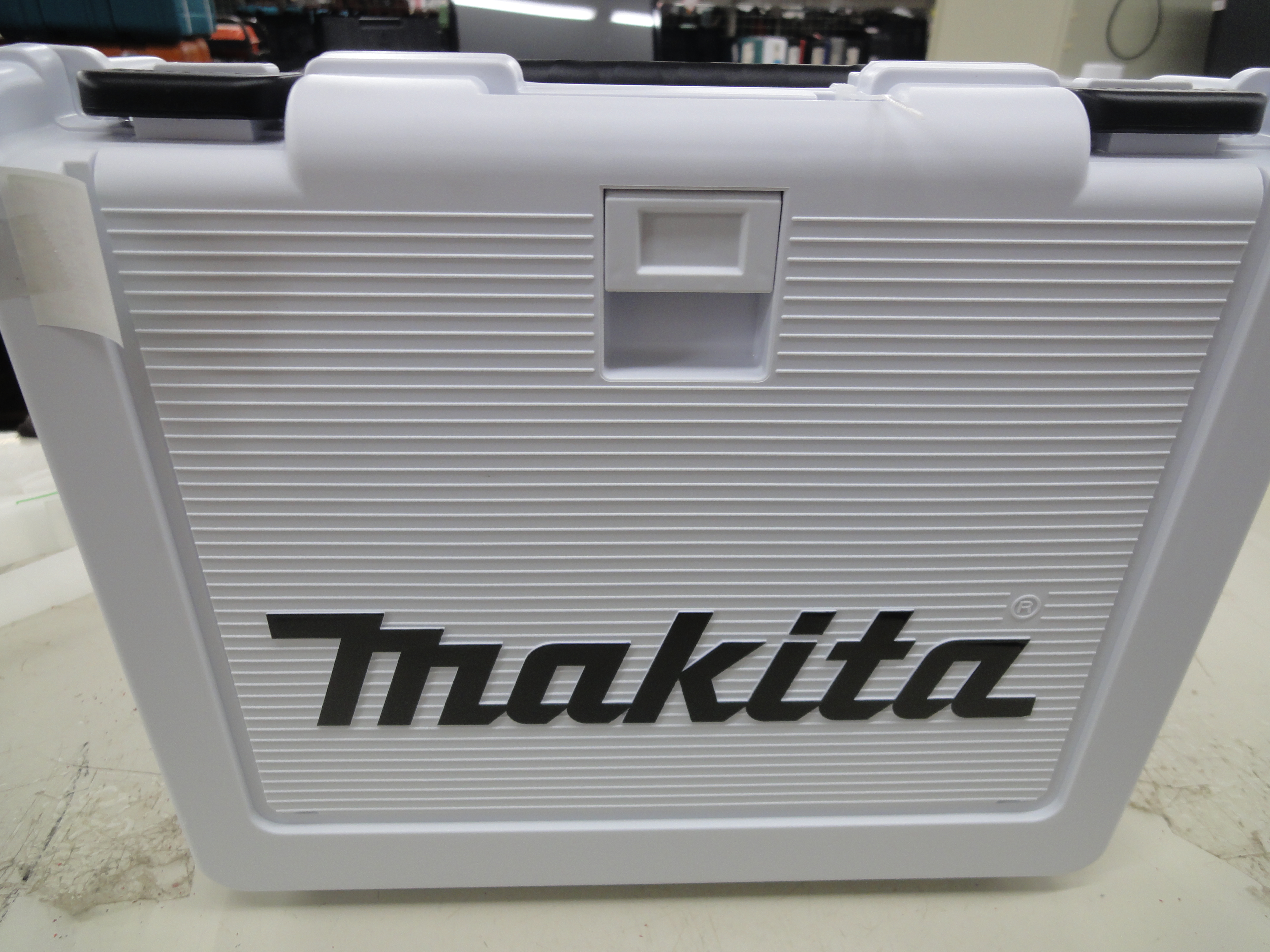 makita　マキタ　14.4V　充電式インパクトドライバ　TD138DR