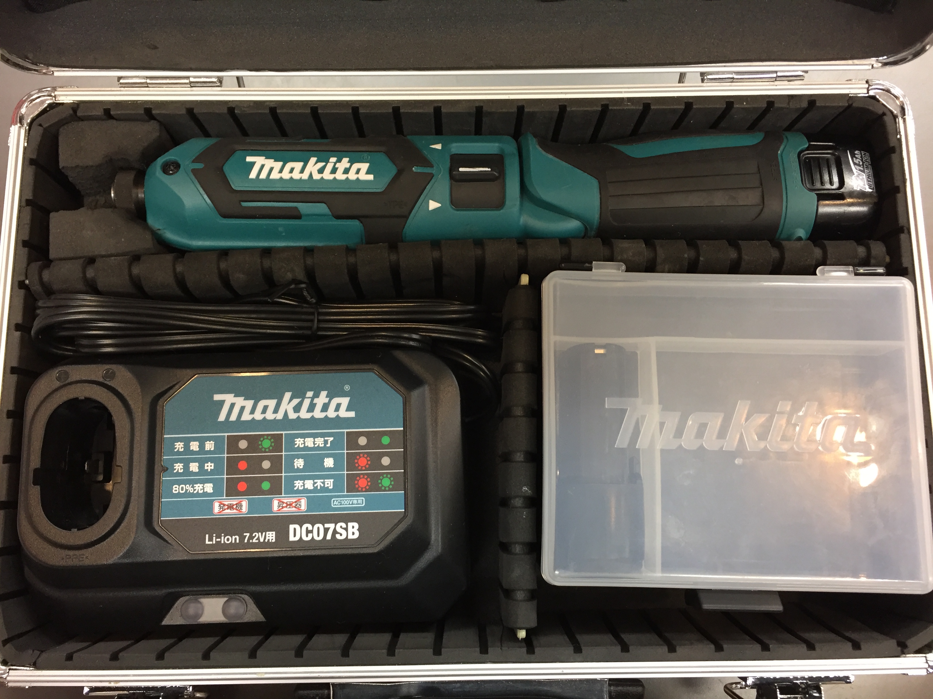 makita　充電式ペンインパクトドライバ　TD022PSHX