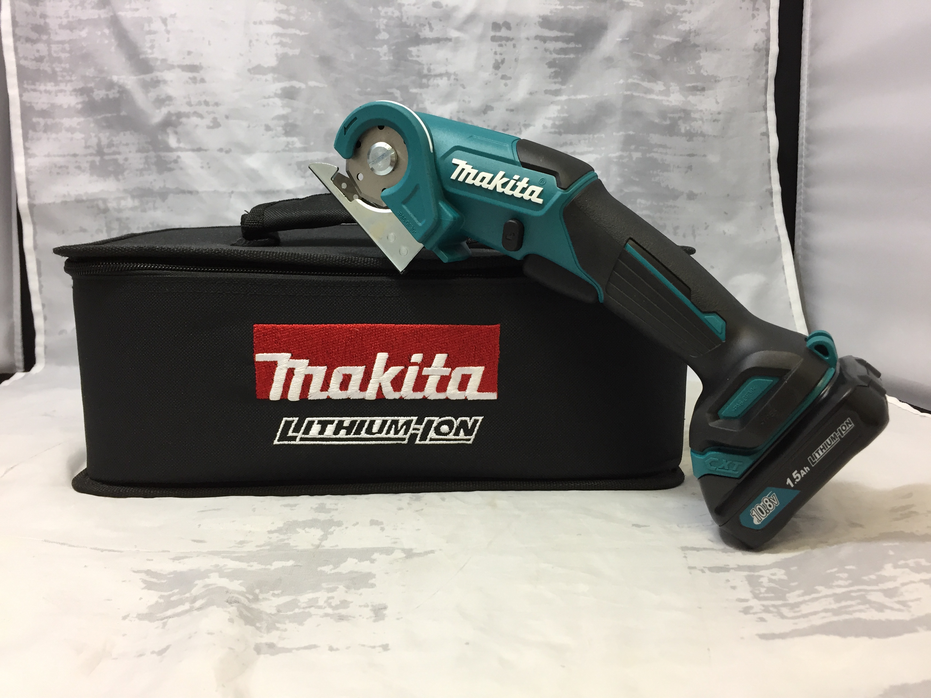 　makita　CP1000　バッテリー充電器