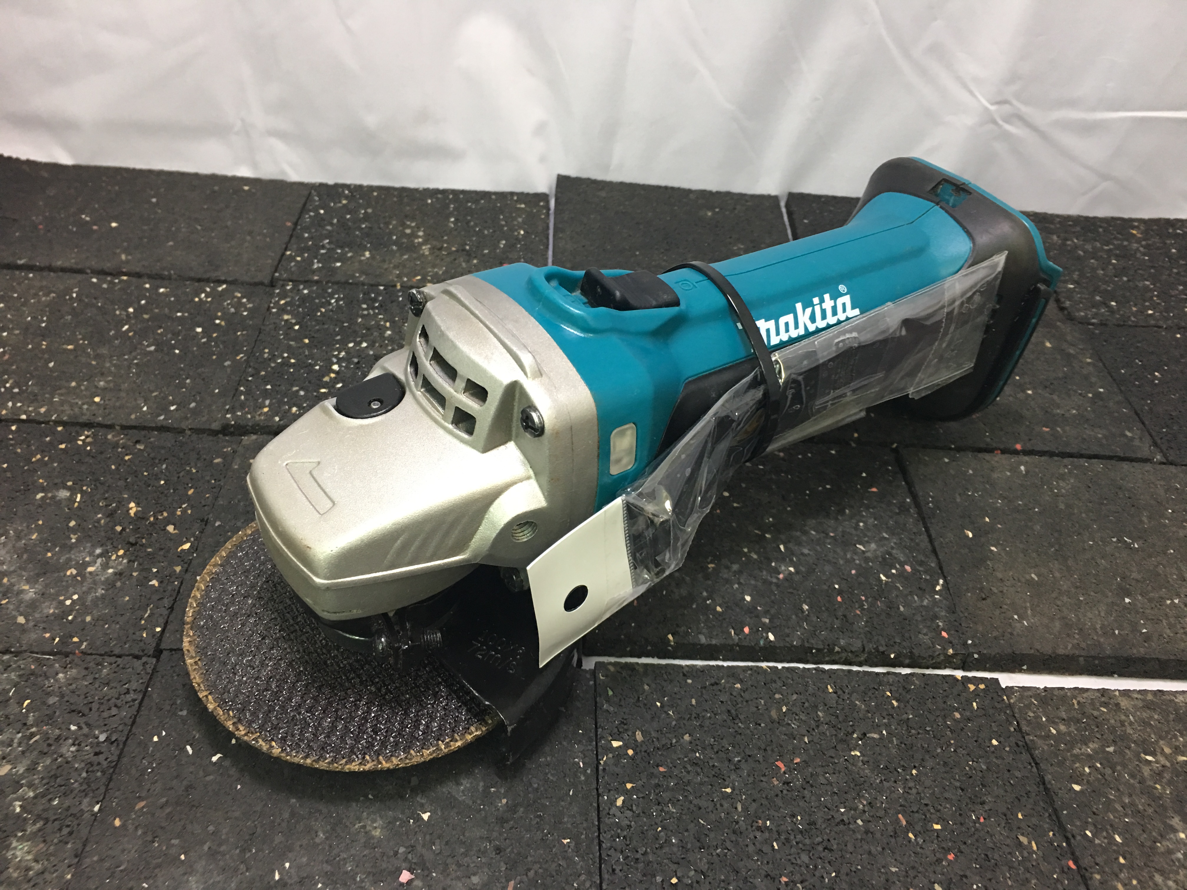 makita　マキタ　電動工具　14.4V　14.4V100ｍｍ充電式ディスクグラインダ　ディスクグラインダ　GA400DZ　愛知県　蟹江　工具買取王国　買取王国　工具　買取　高価買取