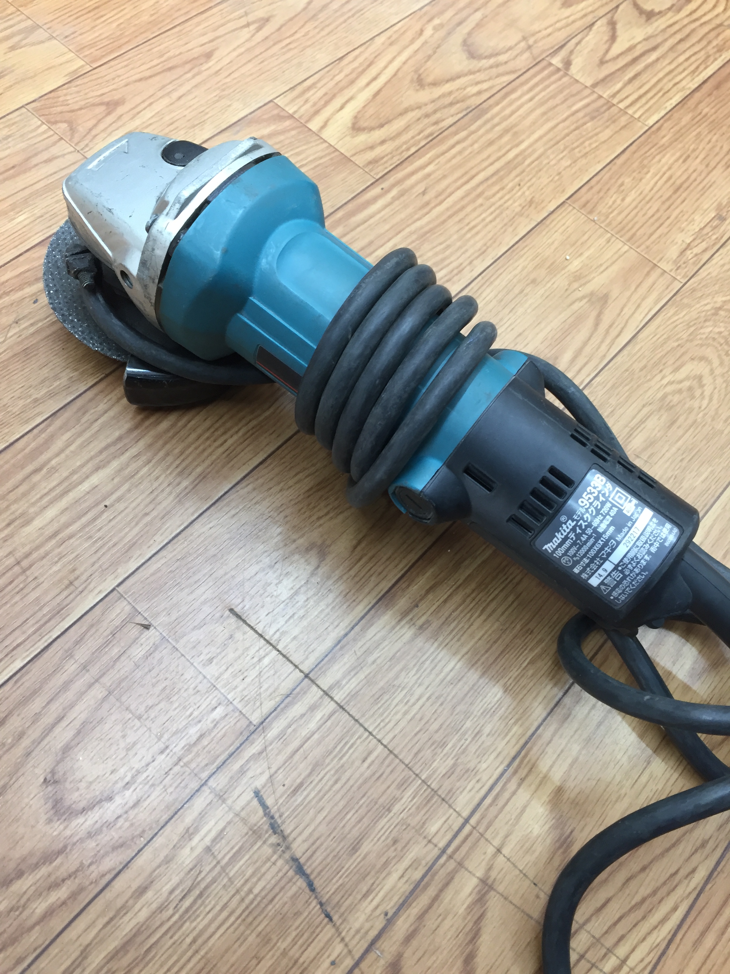 Makita - Makita 9533BL ディスクグラインダーの+stbp.com.br