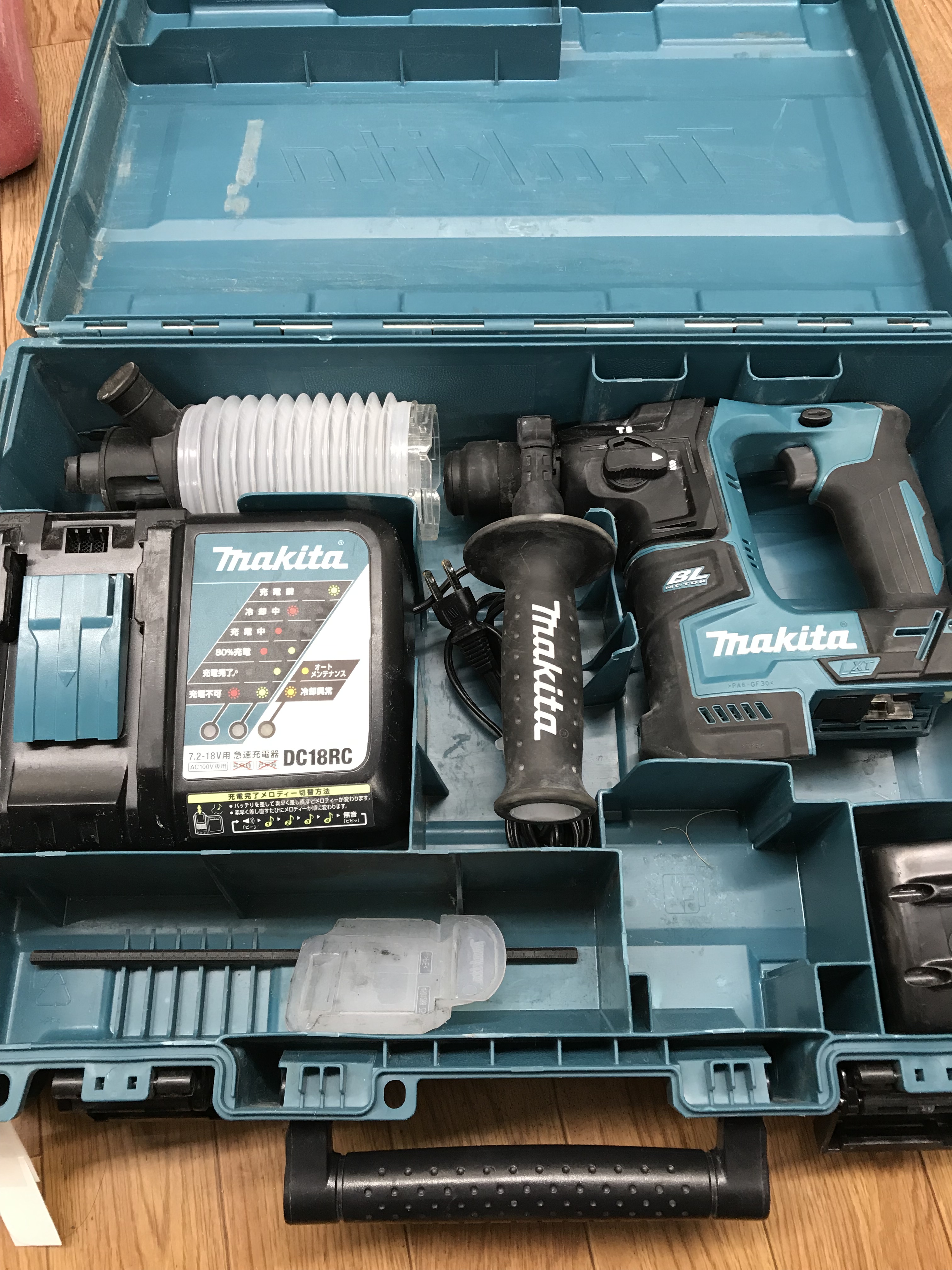 工具買取王国四條畷店】makita 14.4V17mm充電式ハンマドリルHR170DRGX