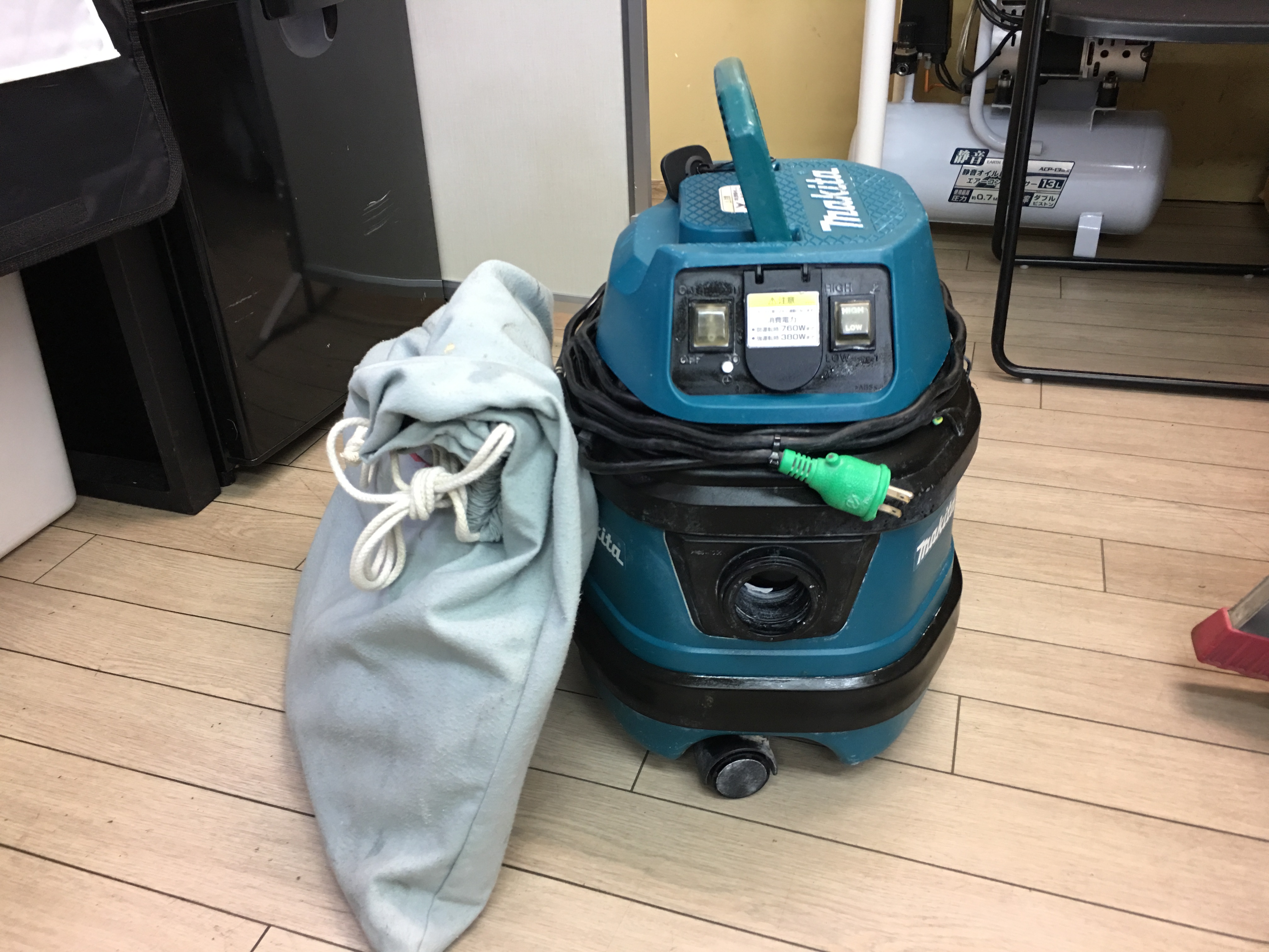 makita　マキタ　乾式専用強弱2スピード集じん機　集じん機　電動工具　愛知県　蟹江　工具買取王国　買取王国　工具　買取　高価買取