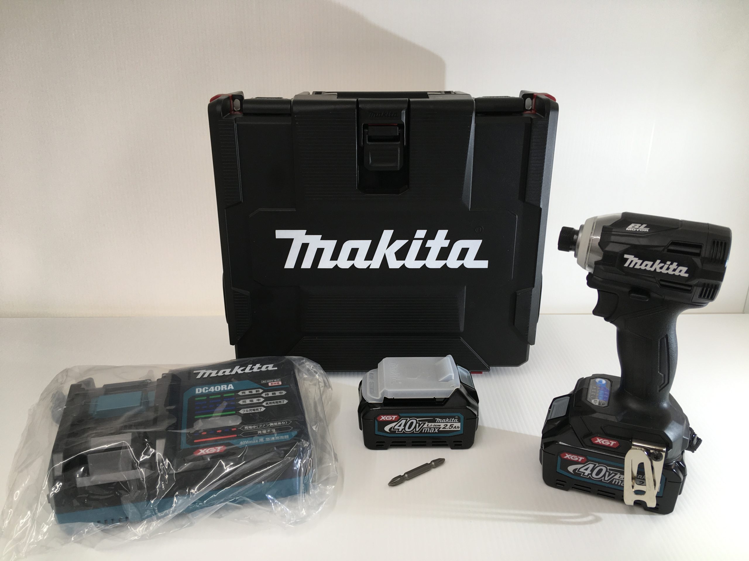 makita マキタ　40V充電式インパクトドライバー　TD001GRDXB