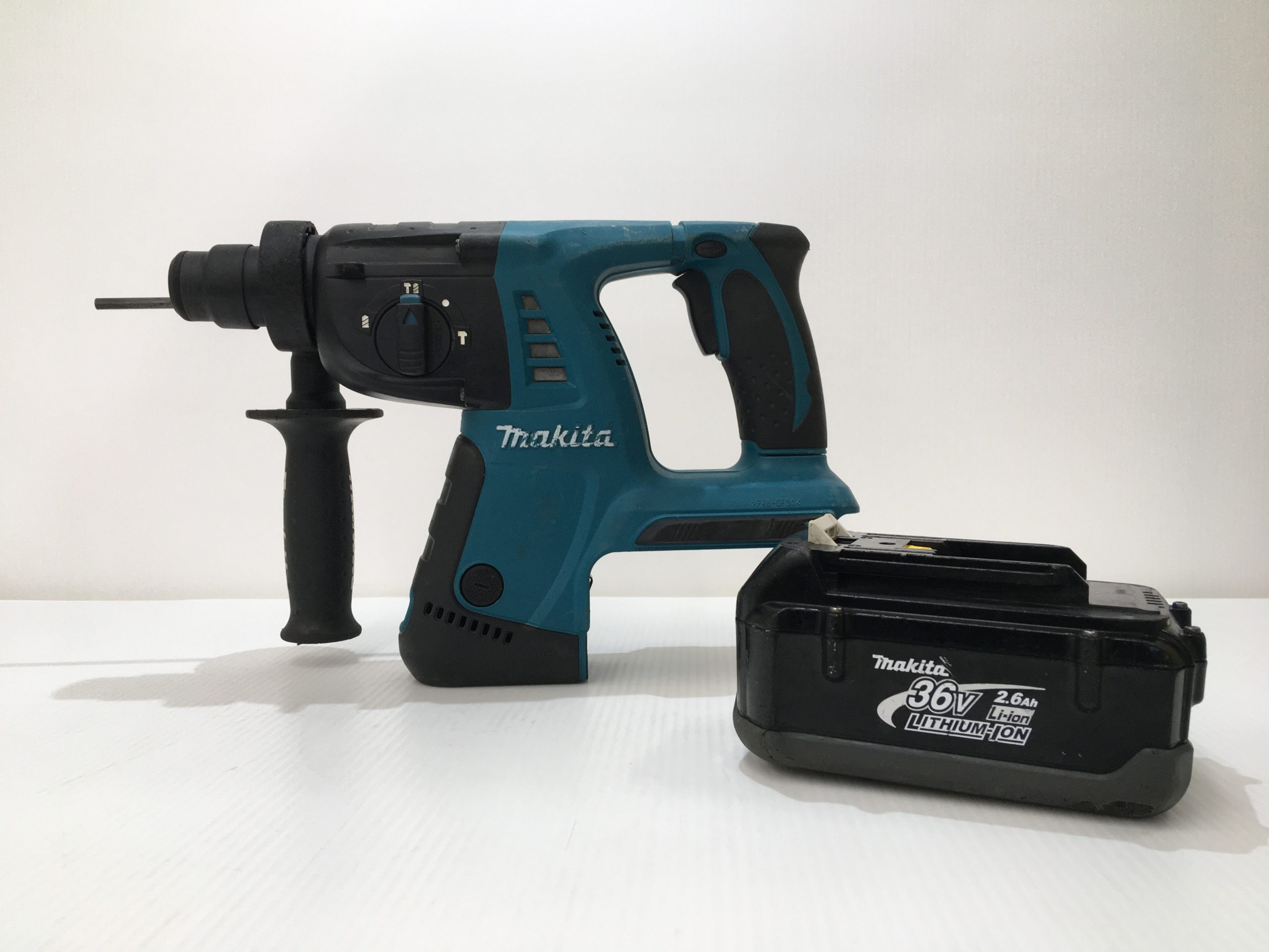 makita 26mm充電式ハンマドリル HR262D