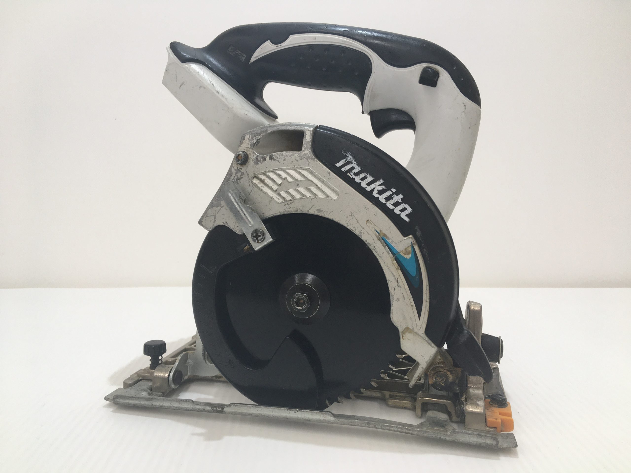 makita 14.4V充電式丸ノコ　SS540D