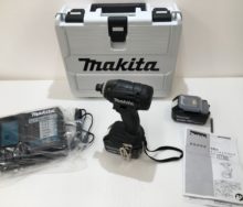 makita 18V充電式インパクトドライバ　TD149DRFXB