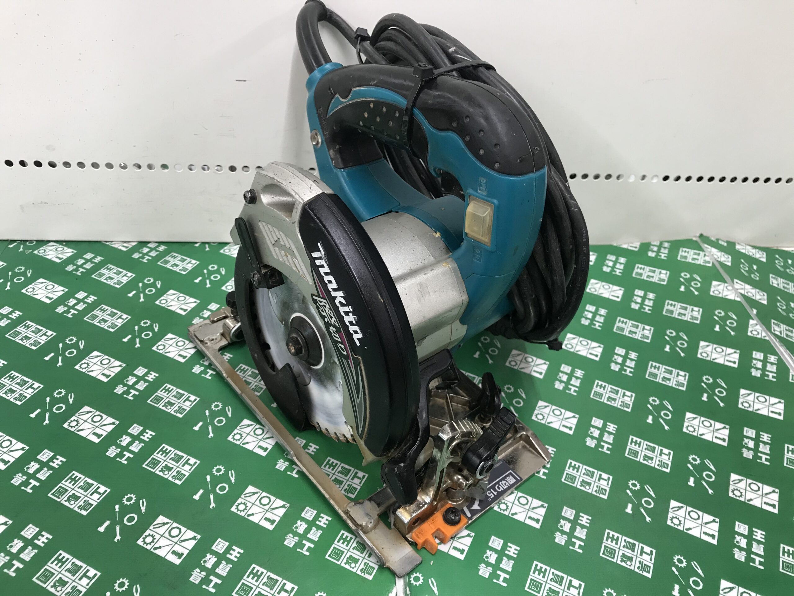 工具買取王国長久手店】makita 内装丸ノコアルミベース125mm 5241 買取