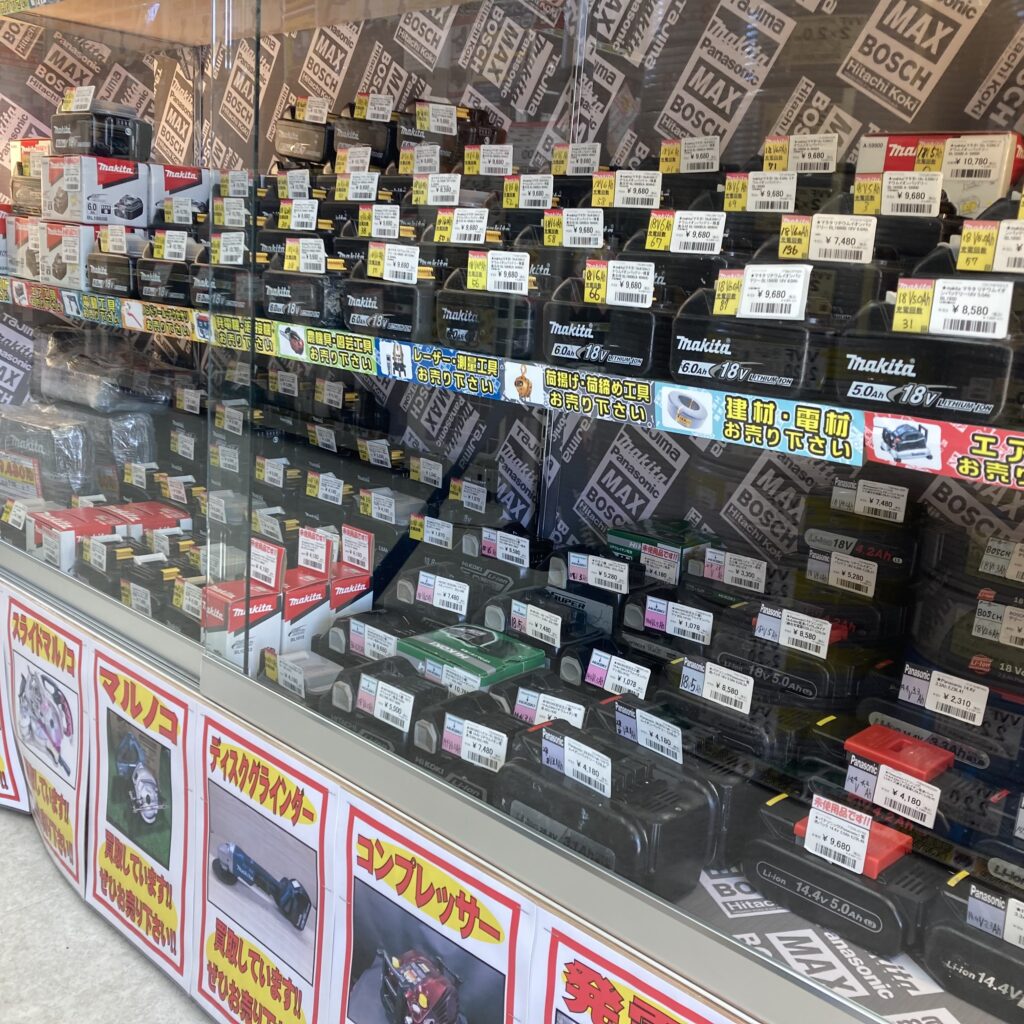 【工具買取王国守山大森インター店】バッテリー40V、18V,14.4Ⅴ,10.8V豊富に取り揃えております！マキタ、ハイコーキ、パナソニックなど。未使用品もございます！！ 工具買取王国